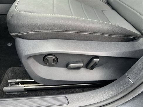 Used 2024 Volkswagen Taos SE image 14