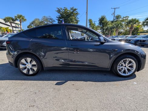 Used 2024 Tesla Model Y 2WD image 20
