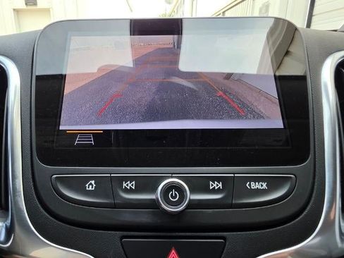 Used 2021 Chevrolet Equinox LT FWD image 18