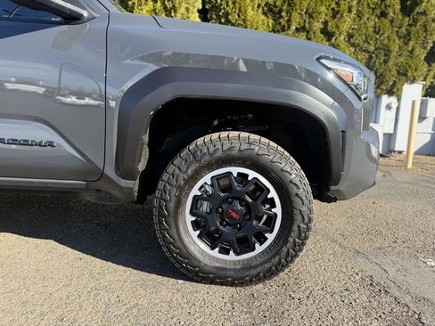 Certified 2024 Toyota Tacoma TRD Off-Road image 11