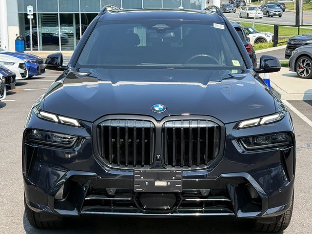 Used 2024 BMW X7 xDrive40i w/ M Sport Package AWD/4WD image 2