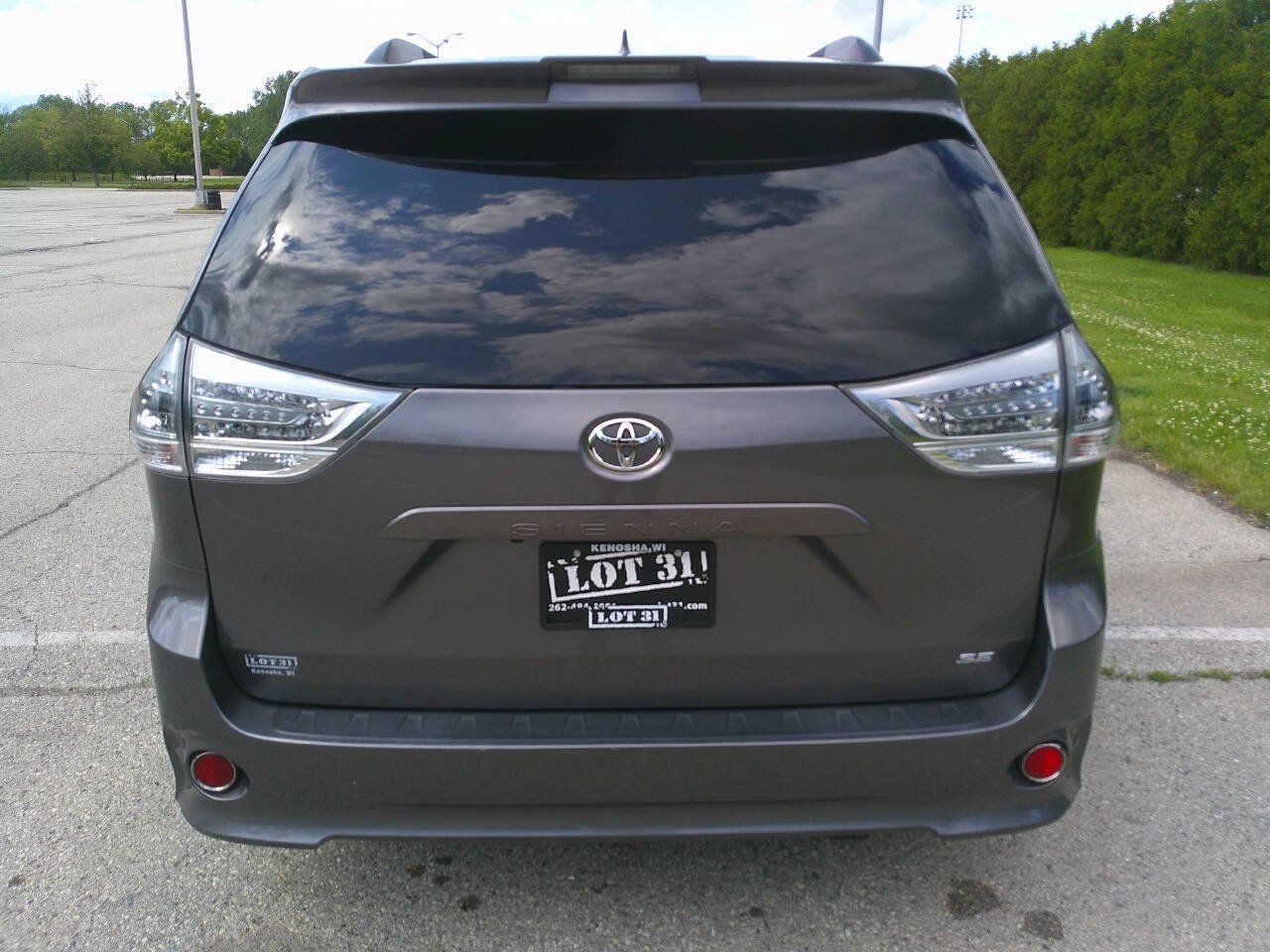 Used 2018 Toyota Sienna SE FWD image 5