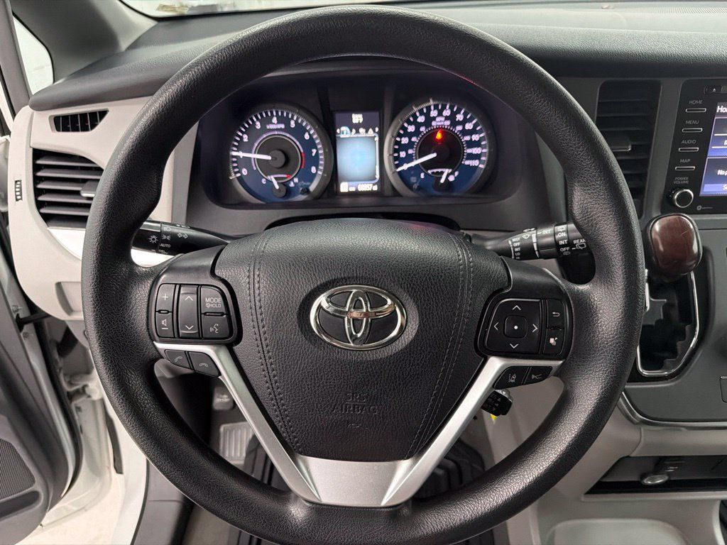 Used 2019 Toyota Sienna LE FWD image 19