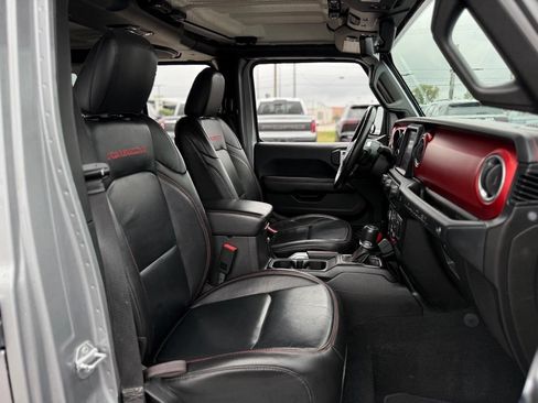 Used 2018 Jeep Wrangler Unlimited Rubicon w/ Uconnect 4C Nav & Sound Group AWD/4WD image 14