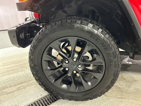 Used 2025 Jeep Wrangler Unlimited Sahara AWD/4WD image 9