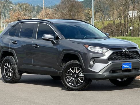 Used 2021 Toyota RAV4 XLE Premium image 1