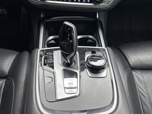 Used 2018 BMW 750i image 5