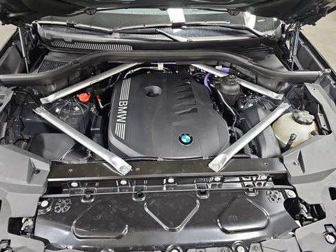 Used 2025 BMW X5 xDrive40i w/ M Sport Package image 32