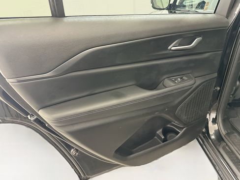 Used 2023 Jeep Grand Cherokee L Laredo image 27