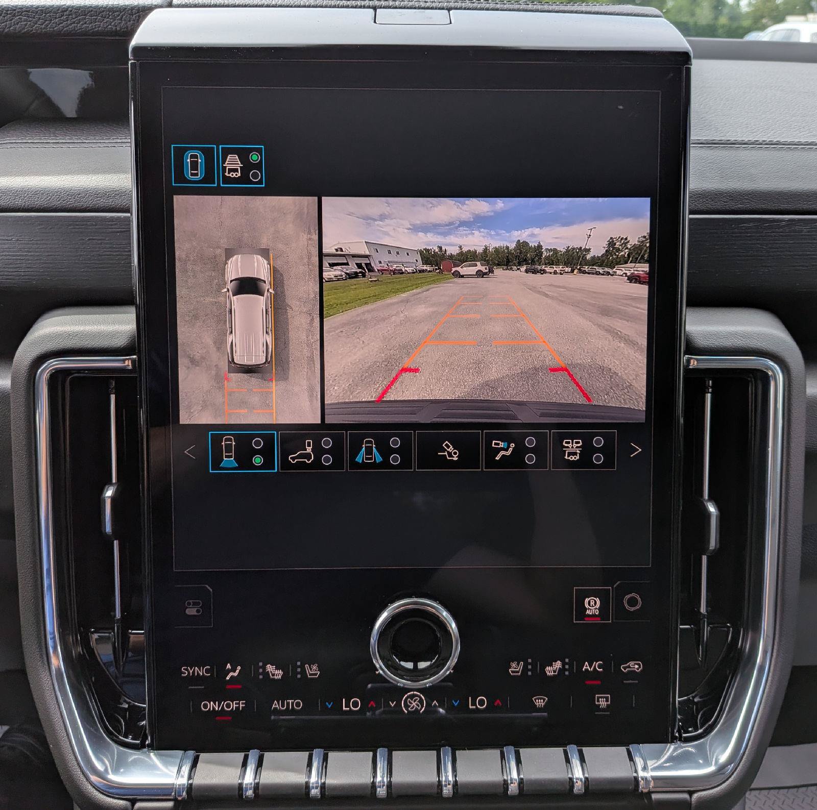 New 2026 GMC Yukon Denali w/ Denali Reserve Package AWD/4WD image 18