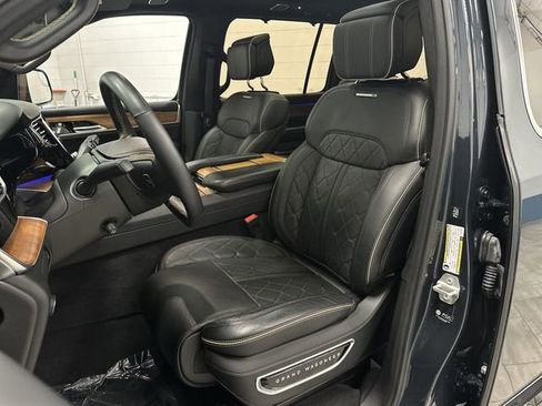 Used 2024 Jeep Grand Wagoneer Series III image 4
