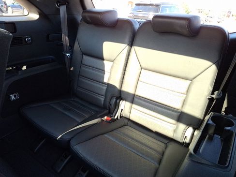 Used 2018 Kia Sorento SX image 11