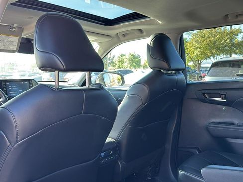 Used 2022 Toyota Highlander XLE image 26