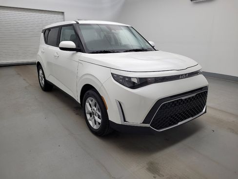 Used 2025 Kia Soul LX w/ LX Technology Package image 13