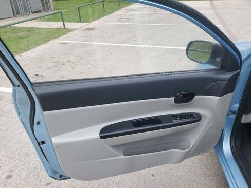 Used 2010 Hyundai Accent GS w/ Premium Pkg 3 FWD image 12