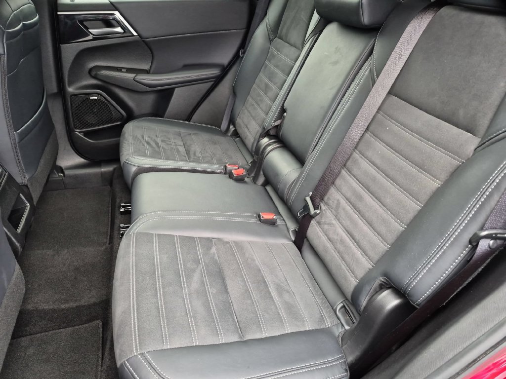 Used 2025 Mitsubishi Outlander SE AWD/4WD image 28