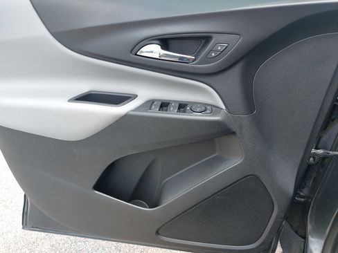 Used 2020 Chevrolet Equinox LS w/ LS Convenience Package FWD image 29