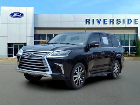 Used 2018 Lexus LX 570 4WD w/ Luxury Package image 3