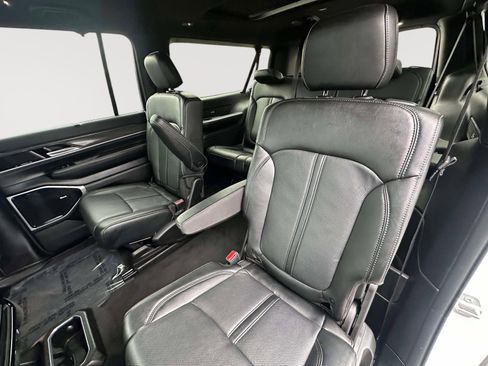 Used 2023 Jeep Wagoneer L Series III w/ Premium Group I image 34