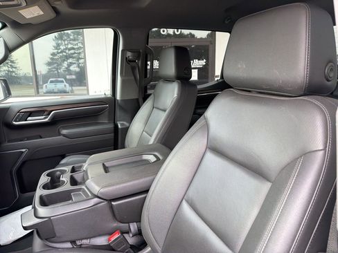 Used 2025 GMC Sierra 1500 SLT image 3