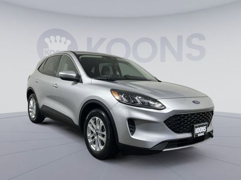 Used 2020 Ford Escape SE image 10
