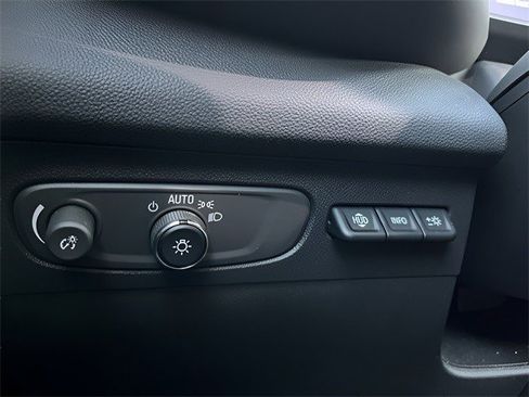 Certified 2022 Buick Envision Essence w/ Technology Package I image 18