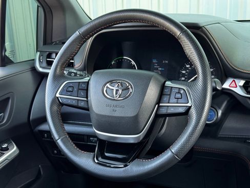 Used 2023 Toyota Sienna XSE image 21