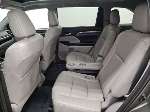 Used 2017 Toyota Highlander Limited Platinum image 32