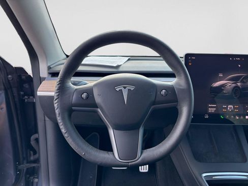 Used 2023 Tesla Model Y Long Range AWD/4WD image 11