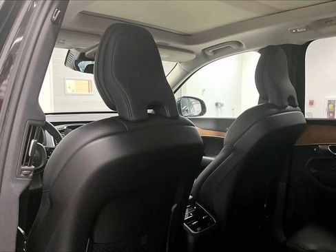 Used 2024 Volvo XC90 B6 Plus image 12