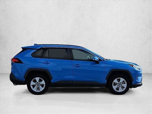 Used 2020 Toyota RAV4 XLE w/ Convenience Package FWD image 4