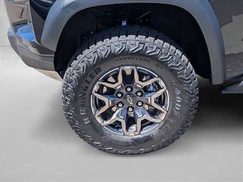 Used 2026 Chevrolet Colorado ZR2 w/ Technology Package AWD/4WD image 15