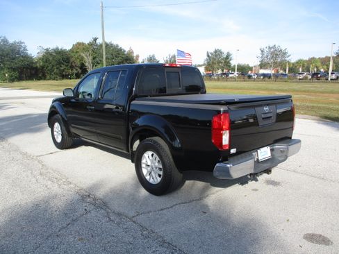 Used 2018 Nissan Frontier SV image 5
