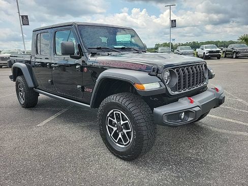 Used 2024 Jeep Gladiator Rubicon w/ Convenience Group AWD/4WD image 3