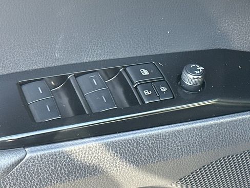 Used 2025 Toyota Camry SE w/ Convenience Package image 17