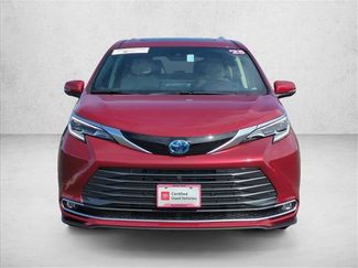 Used 2025 Toyota Sienna Platinum video 2