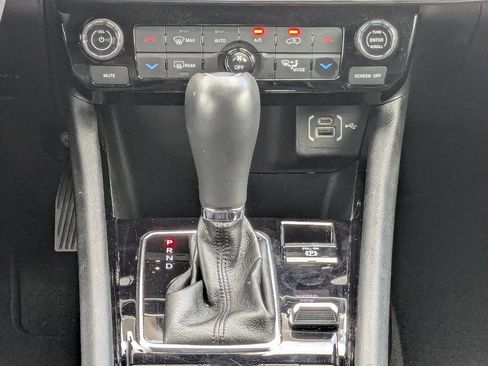 Used 2024 Jeep Compass Limited AWD/4WD image 17
