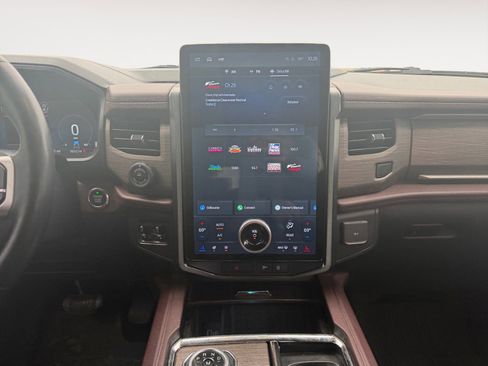 Used 2022 Ford Expedition Max Limited image 11