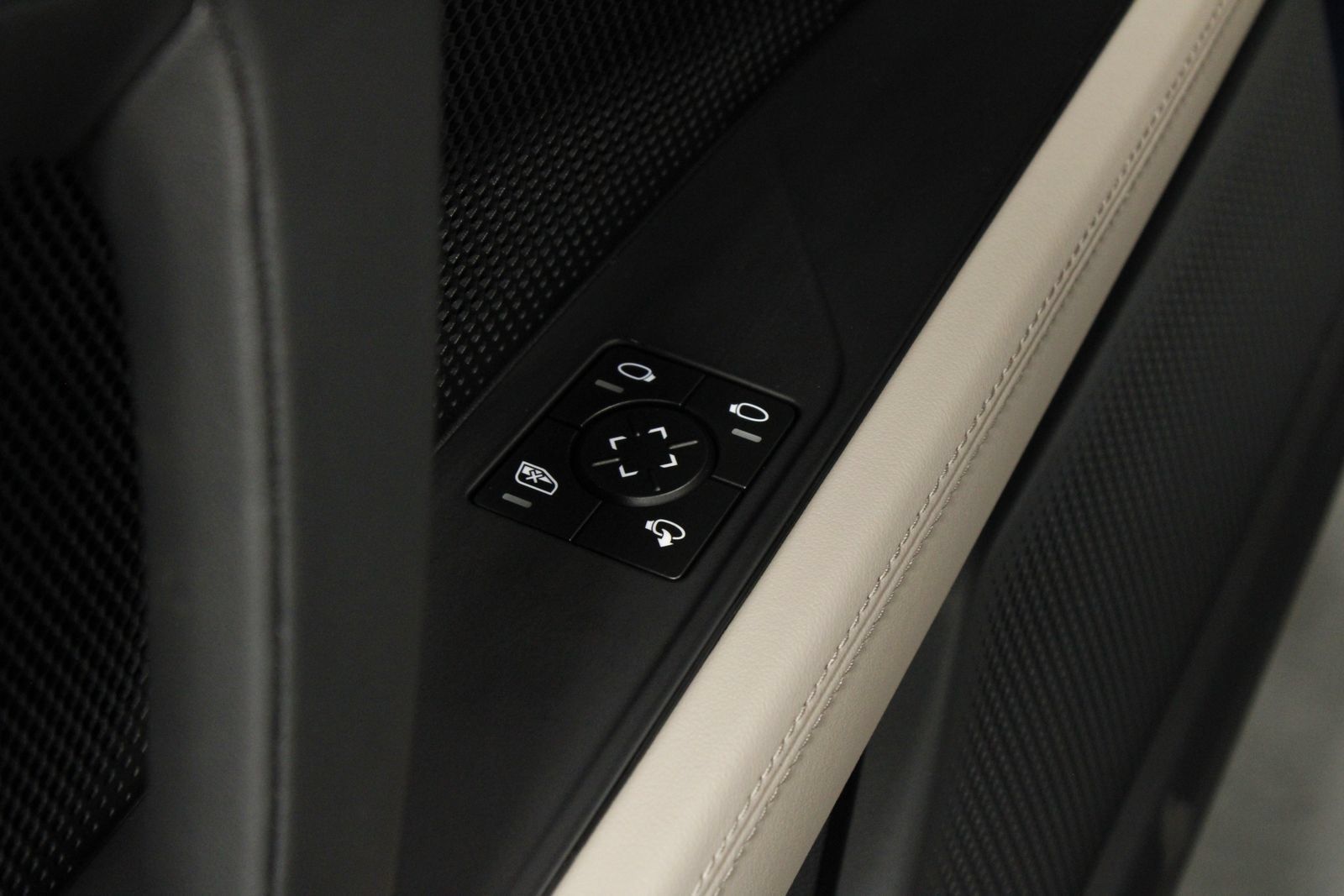 Used 2026 Porsche Cayenne Electric AWD/4WD image 31