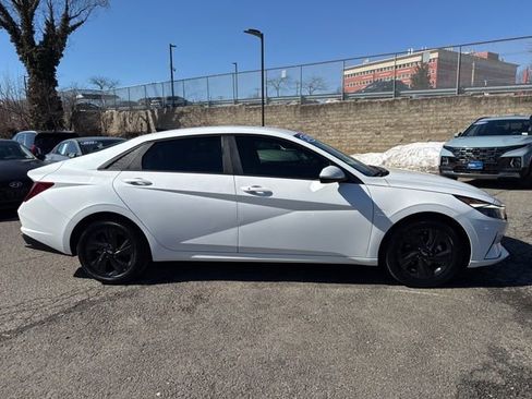 Used 2022 Hyundai Elantra SEL w/ Convenience Package image 17