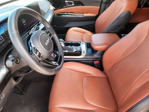 Certified 2024 Kia Carnival SX Prestige FWD image 12