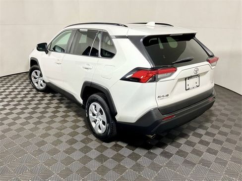 Used 2019 Toyota RAV4 LE w/ Carpet Mat Package image 10