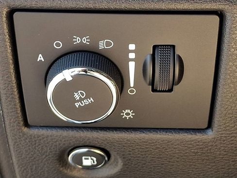 Used 2020 Jeep Grand Cherokee Limited w/ Premium Lighting Group AWD/4WD image 23