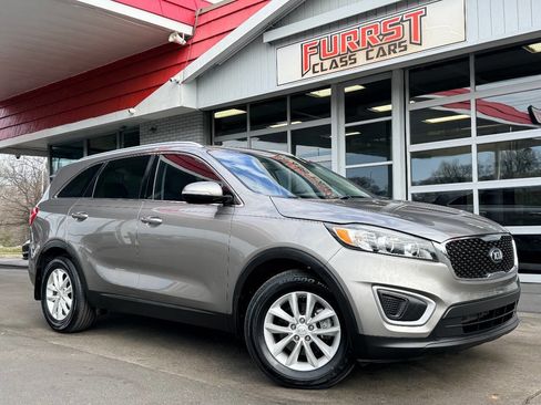Used 2018 Kia Sorento FWD image 1