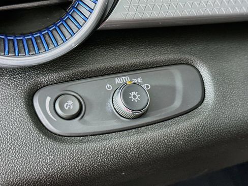Used 2025 Chevrolet Trax LT FWD image 11