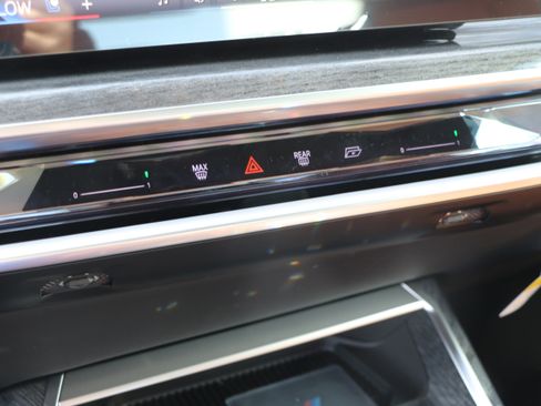 Used 2025 BMW i7 M70 w/ Executive Package AWD/4WD image 23