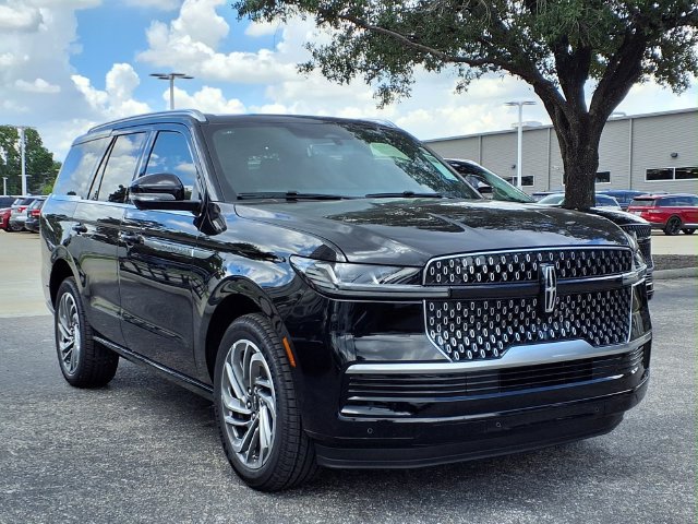 New 2026 Lincoln Navigator Reserve AWD/4WD image 4