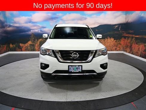 Used 2018 Nissan Pathfinder SV image 2