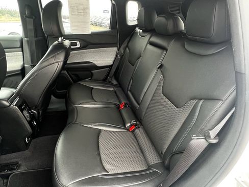 Used 2024 Jeep Compass Latitude image 11