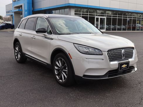 Used 2021 Lincoln Corsair AWD w/ Premium Package image 2